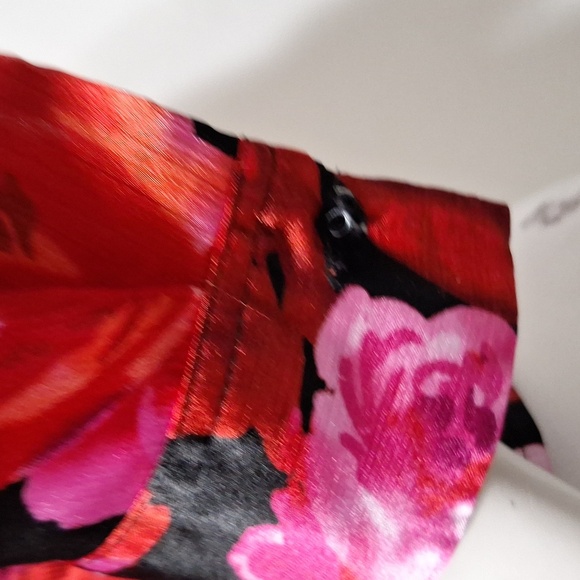 Jones New York Red Pink Feminine Pintuck V-Neck Floral Satin Wrap Top Size SP - Picture 6 of 13